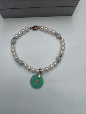 Fine jewelry 10k gold bracelet fresh water pearl and jade hanging circle